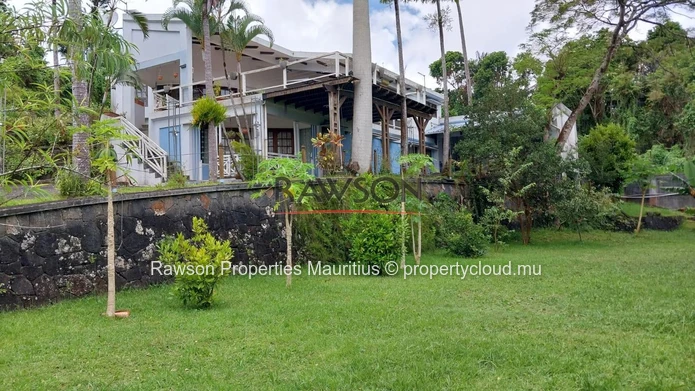 5 Bedroom house for sale in Floreal 
