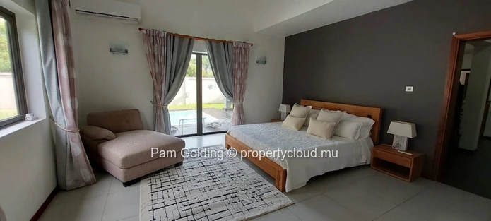 Maison Idéalement Située au Cœur de Tamarin à Vendre