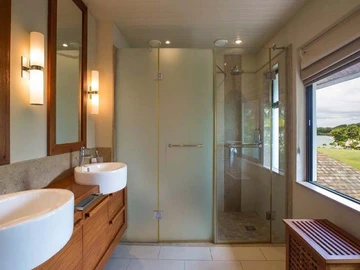 5 Bedroom Villa