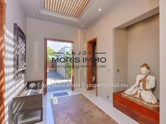 Villa contemporaine 4 chambres + bureau– Grand Baie | 330 m² | Piscine privée | Villa meublée