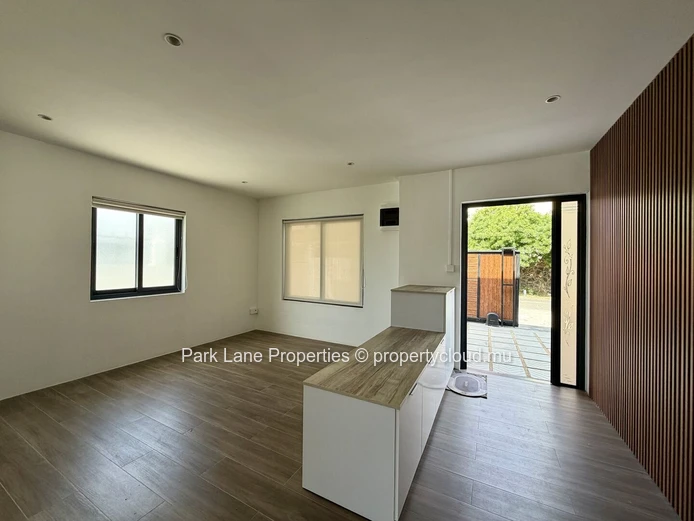 Belle maison contemporaine fraichement rénovée avec piscine