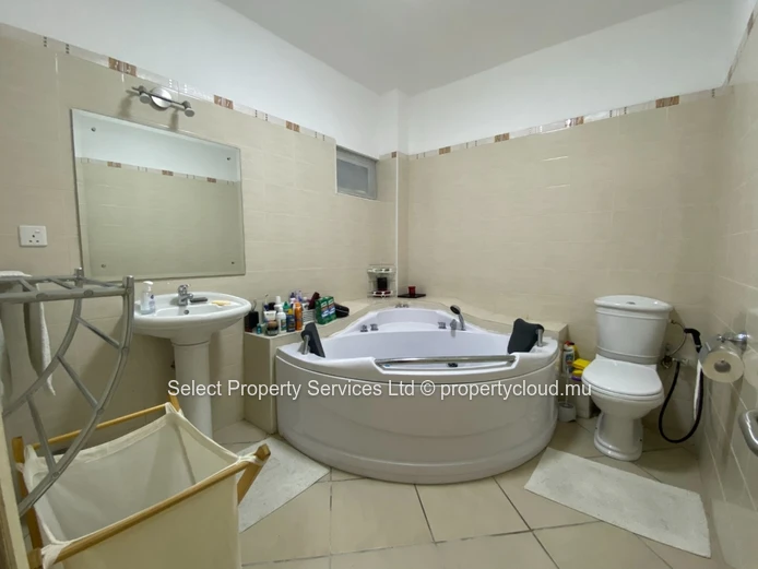 Furnished Modern Apartment for rent in Trianon, Quatre Bornes 