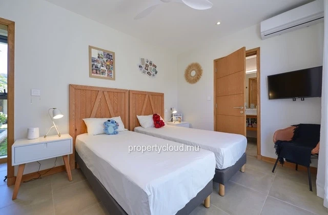 For sale: magnificent villa in a residence accessible to foreigners in Grand Baie, La Salette.
