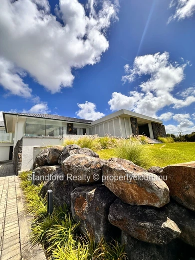 Modern 4-Bedroom Villa for Rent – Mont Piton, North