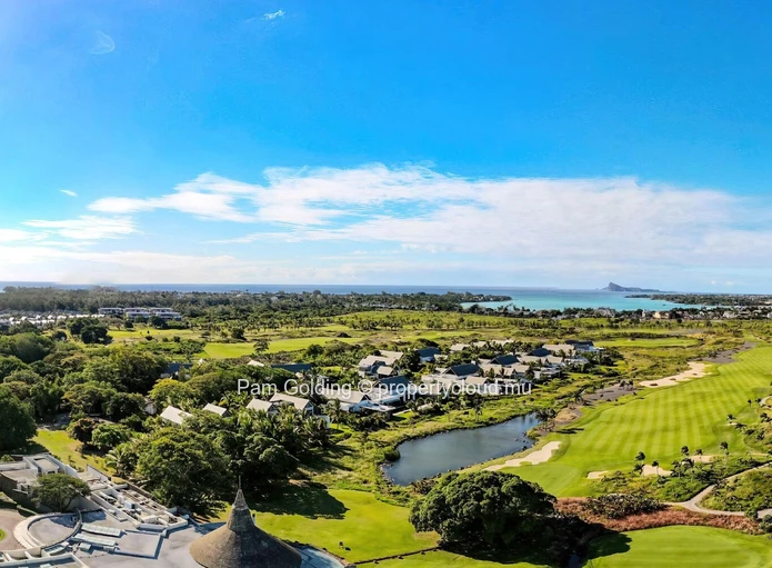 Appartement de luxe avec vue golf, piscine privative et accès plage à pied