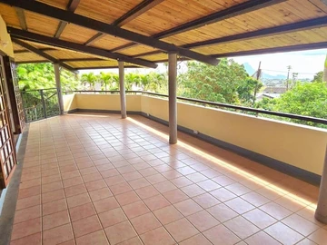 6 Bedroom Villa
