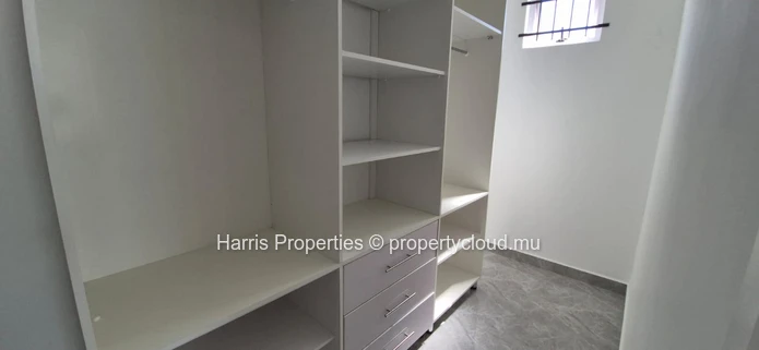 Beautiful individual duplex villa for rent in a pleasant and sought-after area of Grand Baie