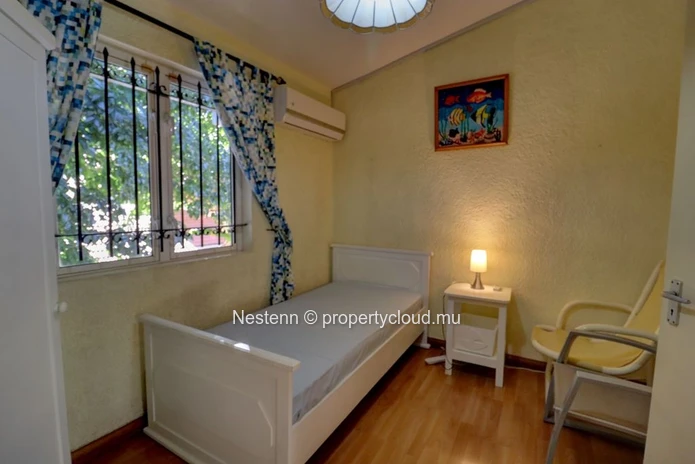 Stunning 3-bedroom duplex with sea access 