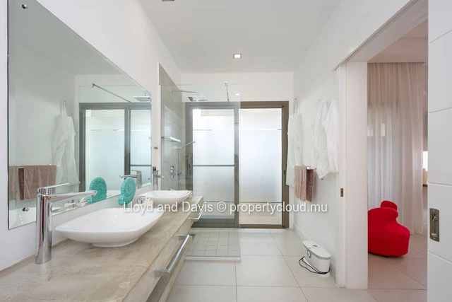 Villa contemporaine avec piscine et studio indépendant