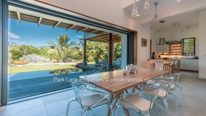 Sumptuous high end 5 bedroom villa in IRS Marina