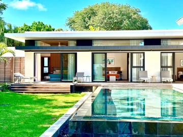 Invest in a luxury villa on level ground in the north of Mauritius
