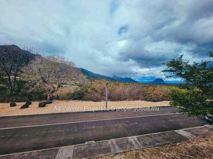 À vendre terrain- Rivière Noire