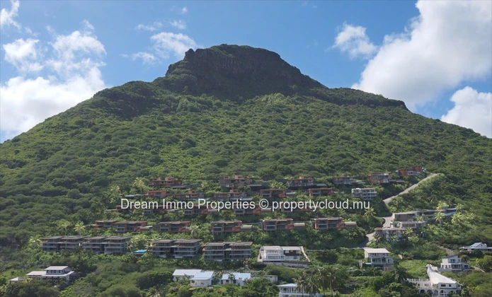 Unique ! Villa Neuve Offrant Une Vue Mer & Morne A 270° Sur Les Hauteurs De Riviere Noire - Ile Maurice