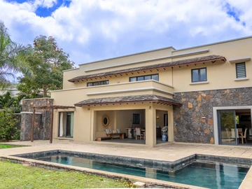 5 Bedroom House