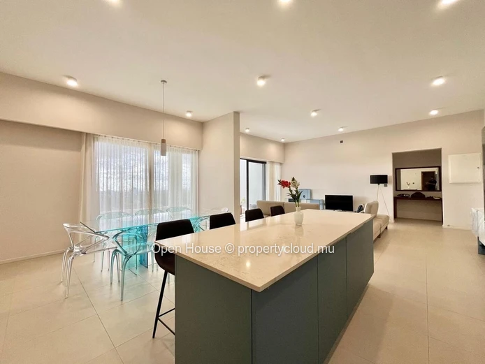 PENTHOUSE SMART CITY à louer (meublée) à Moka, 186m², 3 chambres, prestations haut de gamme, piscine commune, proche ...