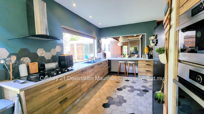 Resale Villa | Pereybere | Balinese-Style Architecture | Private Pool