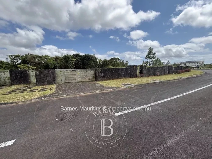 Côte d'Or / Highlands - Residential Plot of Land for Sale - 1,596.79 sqm