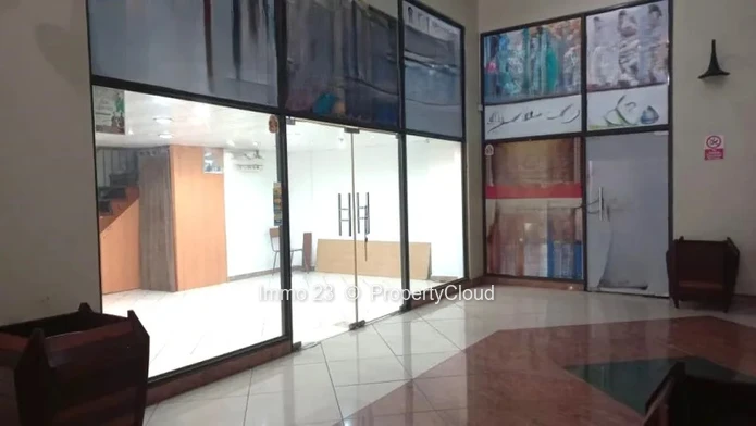 Emplacement commercial - 70m2 - Quatre Bornes - Ref. EM100048LO