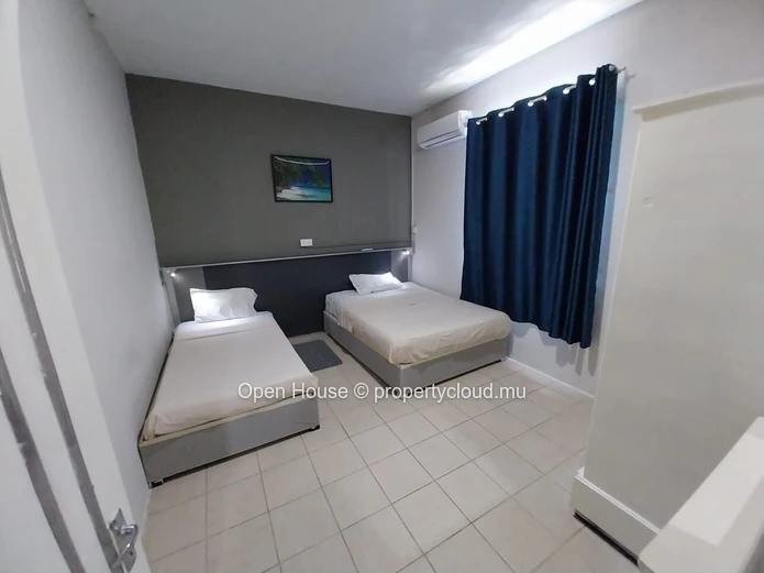 Duplex meublé 2 chambres à louer à Mon Choisy avec piscine commune