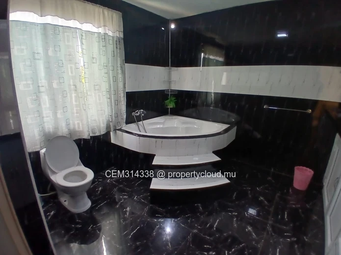  6 Bedrooms Furnished House for Sale – Trois Bras, Petit Raffray 