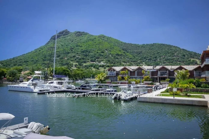 Duplex 3 chambres sur La Balise Marina avec PONTON PRIVATIF