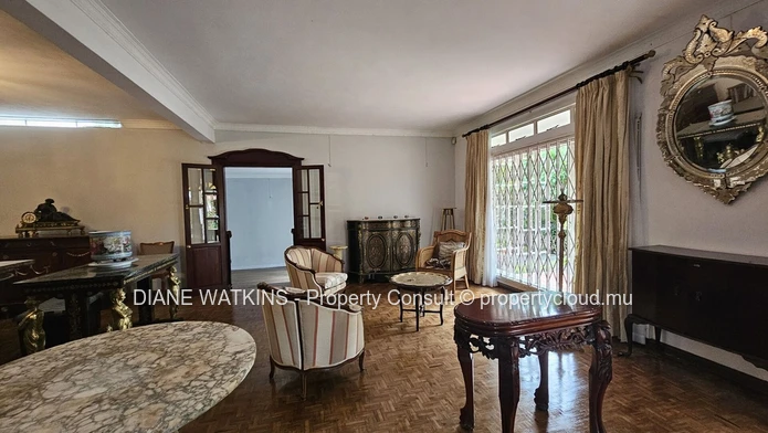Maison Spacieuse de 4 Chambres à coucher à vendre à Curepipe