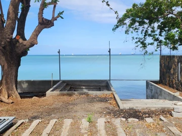 Villa for sale in Baie du Tombeau, Grand Baie, 4 en-suite bedrooms, private swimming pool, sea facing, boat ramp, sea...