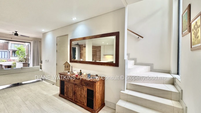 Duplex de 3 chambres en bord de marina à vendre à Rivière Noire