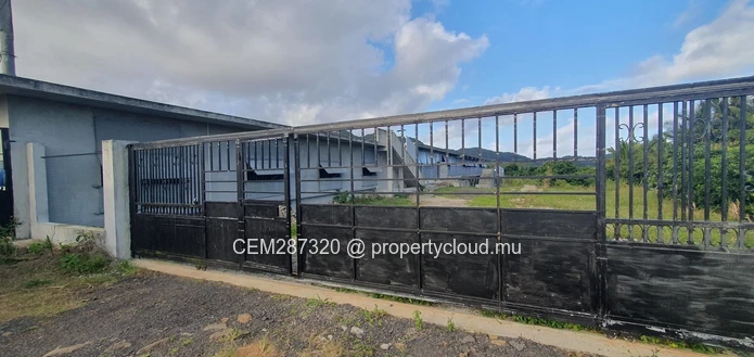 Ferme Avicole Entièrement Équipée à Vendre – La Martinière, Chamouny