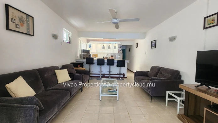Duplex pieds dans l'eau à louer entièrement meublé à Belle Mare – 3 chambres avec piscine commune