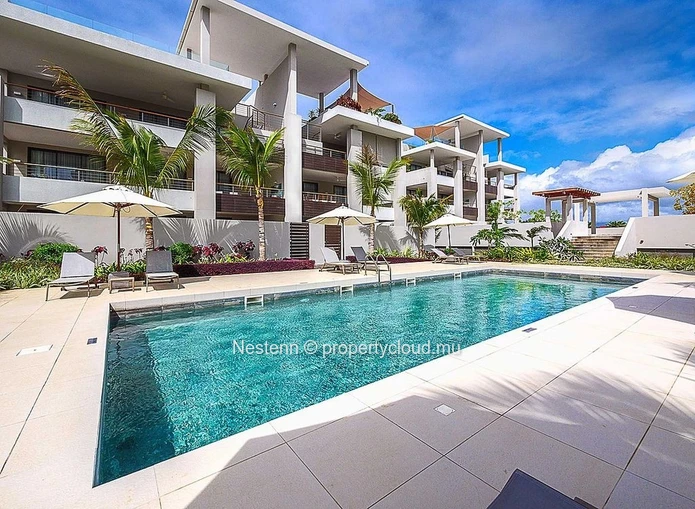Modern and well-designed 3-bedroom penthouse a few minutes walk from the beach