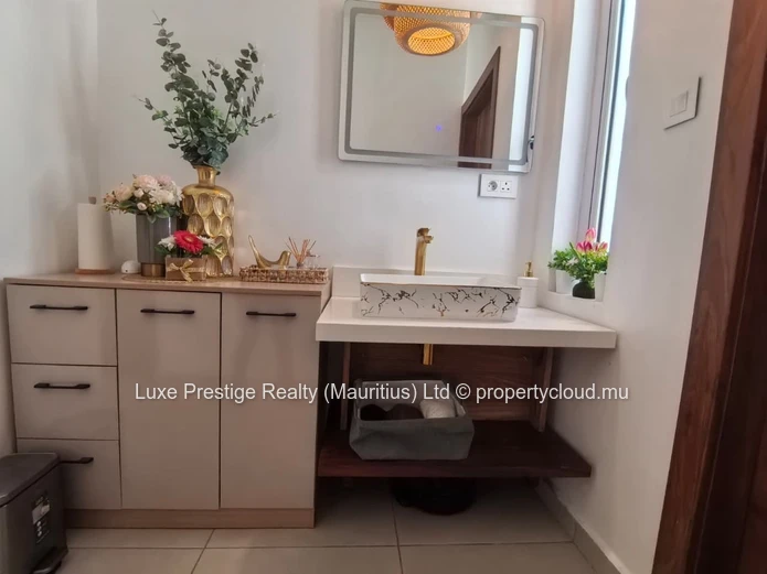 Brand-New Luxury 4-Bedroom Ensuite Villa for Sale in Mont Pascal | 15 Perches | Near Grand Baie & Northfields Interna...