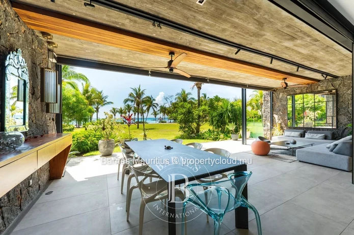 GRAND BAIE - Beachfront Apartment - 3 Bedrooms