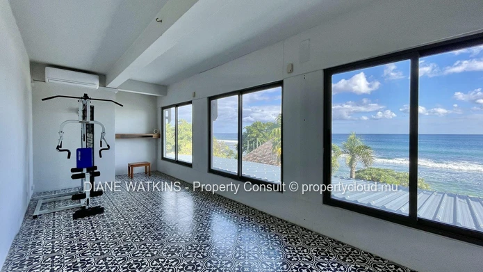 5-Bedroom Beachfront Villa for Rent in Tamarin