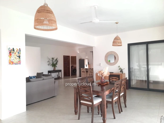 Tamarin – À vendre, villa récente 3 chambres avec piscine et vue dégagée
