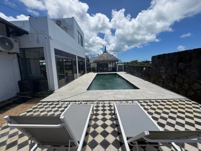 Belle propriété de prestige sur grand terrain a vendre à Grand Baie