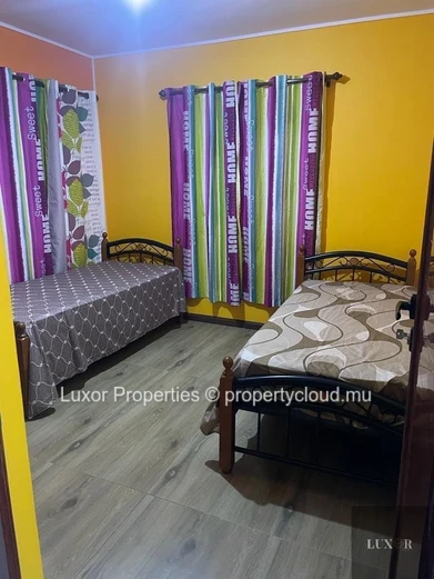 Beau triplex entièrement meublé à louer (longue et courte durée) – Melville, Grand Gaube