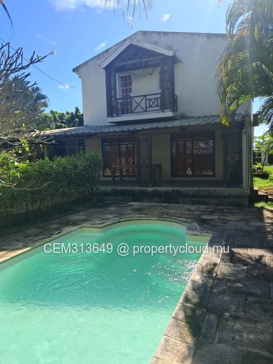 3 Chambres Maison avec Piscine à Vendre – Trou d'Eau Douce