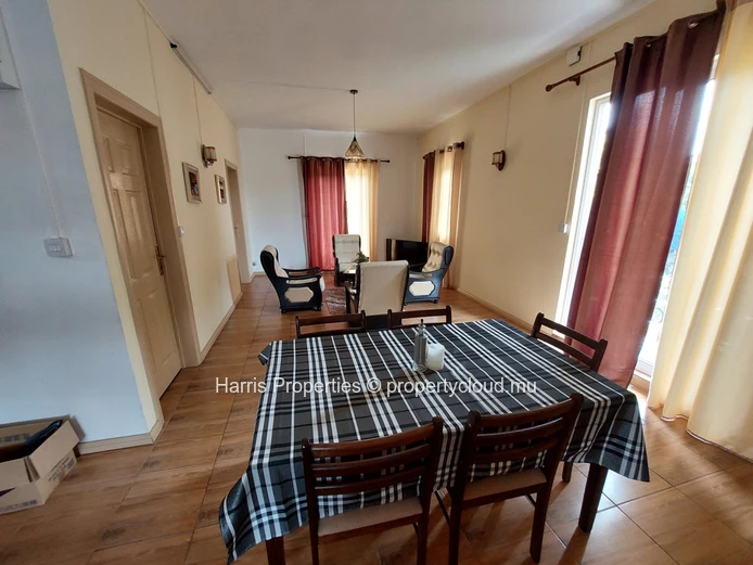 Appartement meublé au premier étage à louer à Vale