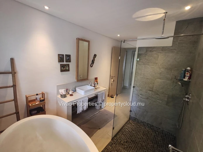 Luxury Duplex within Black River Marina offering Stunning Views.3 bedroom Fully Furnished, Private Mooring, Parking, ...