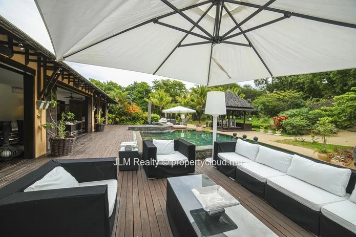 Luxury villa for sale with access to golf and beach club in Tamarin, Mauritius