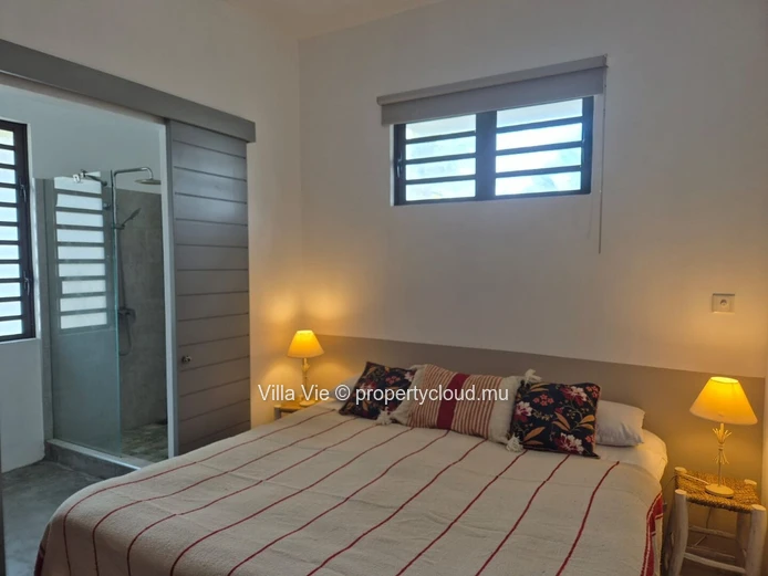 Belle Mare - 4-bedroom duplex with sea access (Sole Mandate)