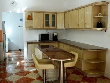 6 Bedroom House