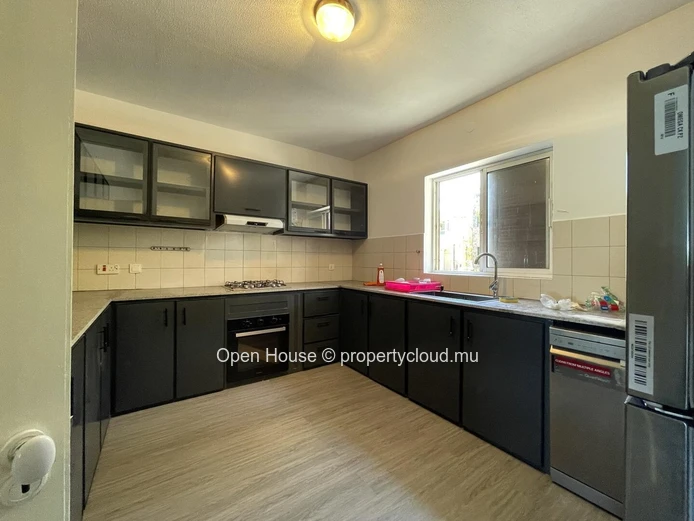 Waterfront apartment for sale in Grand Baie, 147m², 2 bedrooms