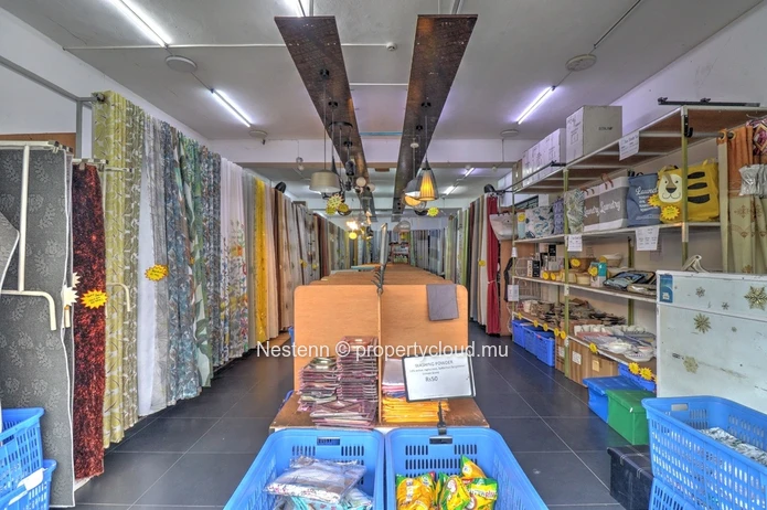 Commercial space of 158 m² on the ground floor