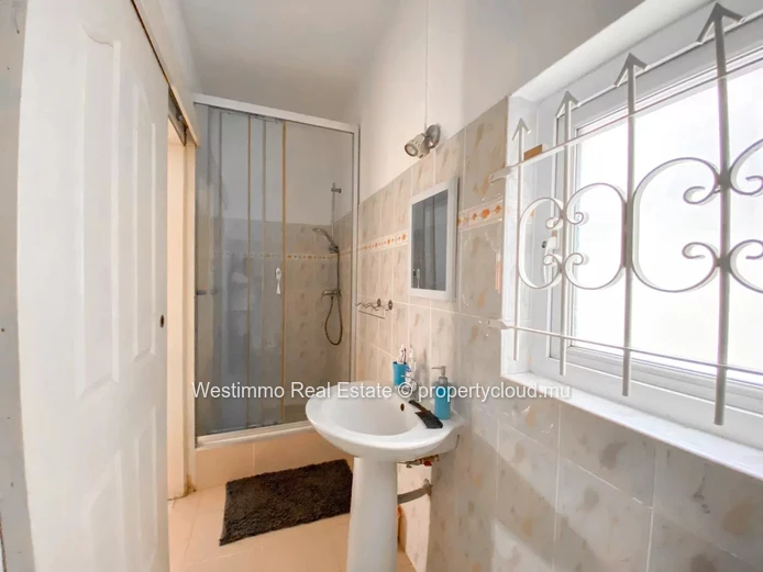 PEREYBERE - Seasonal rental 3-bedroom apartment on the ground floor of a villa