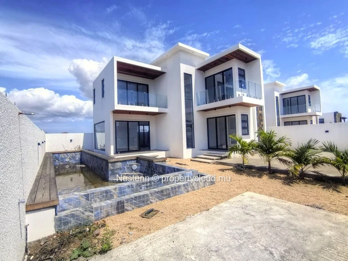 Villa moderne de 4 chambres : intérieur non meublé, cuisine entièrement équipée