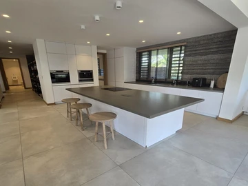 5 Bedroom Villa