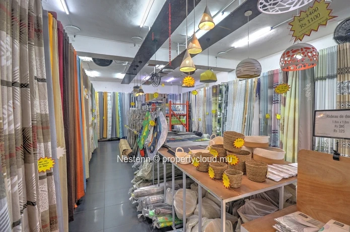 Commercial space of 158 m² on the ground floor