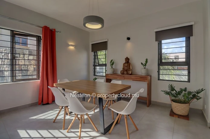 Magnifique villa de plain-pied fraîchement livrée avec piscine privée, dans un quartier résidentiel et paisible
